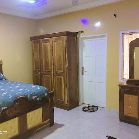 Awamuulamin Manneh Guest House Abuko Buitenkant foto