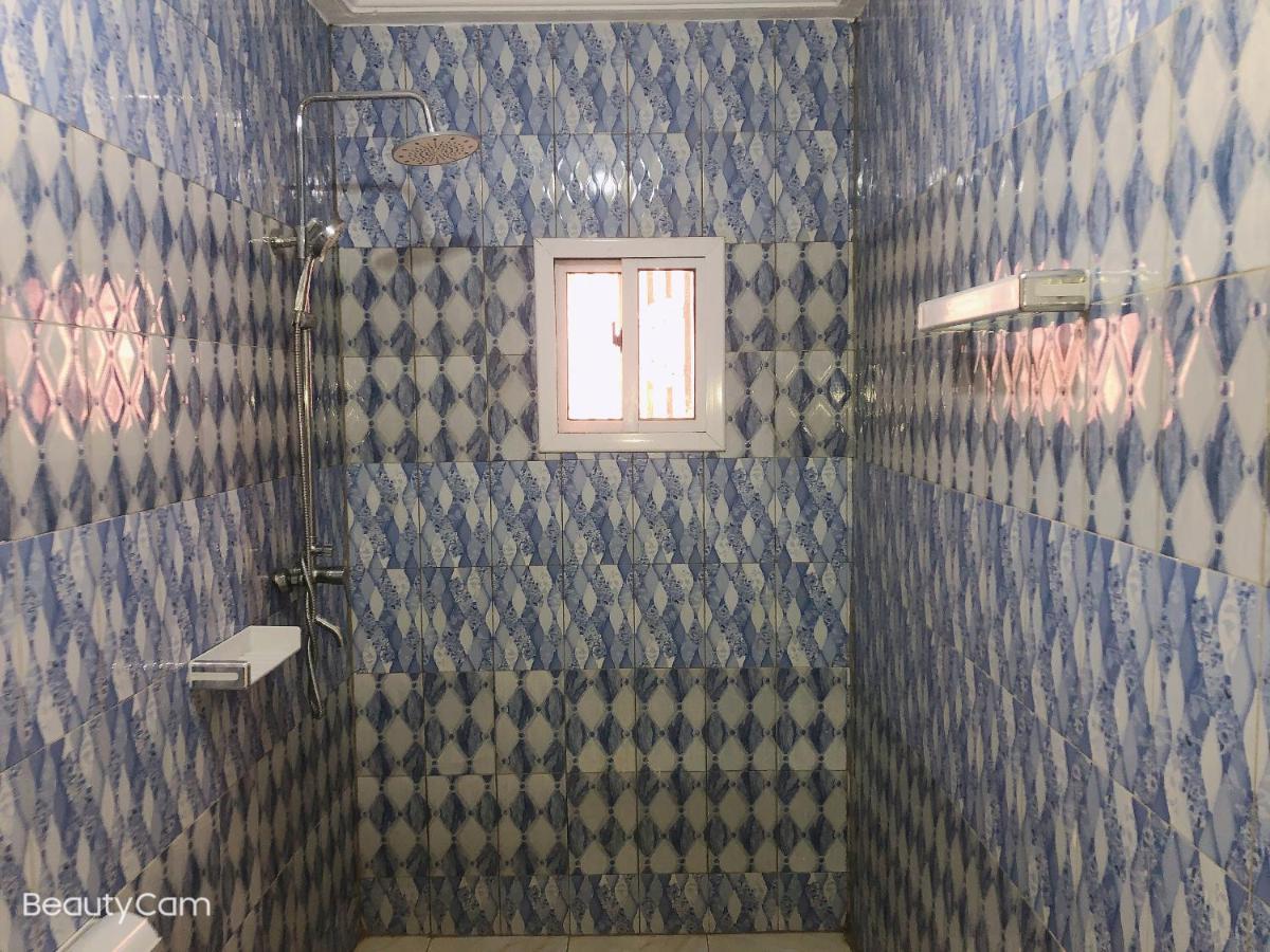 Awamuulamin Manneh Guest House Abuko Buitenkant foto