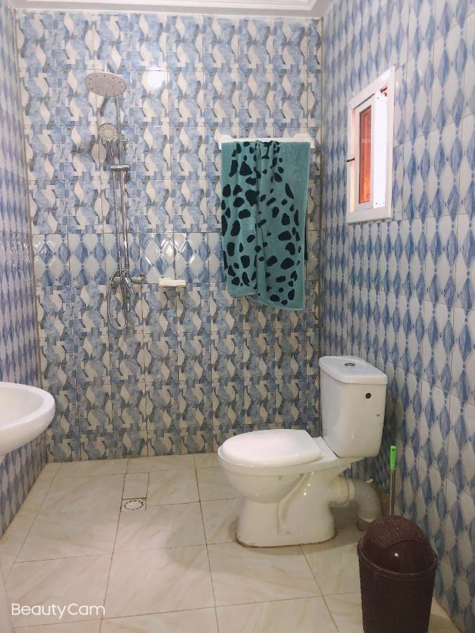 Awamuulamin Manneh Guest House Abuko Buitenkant foto