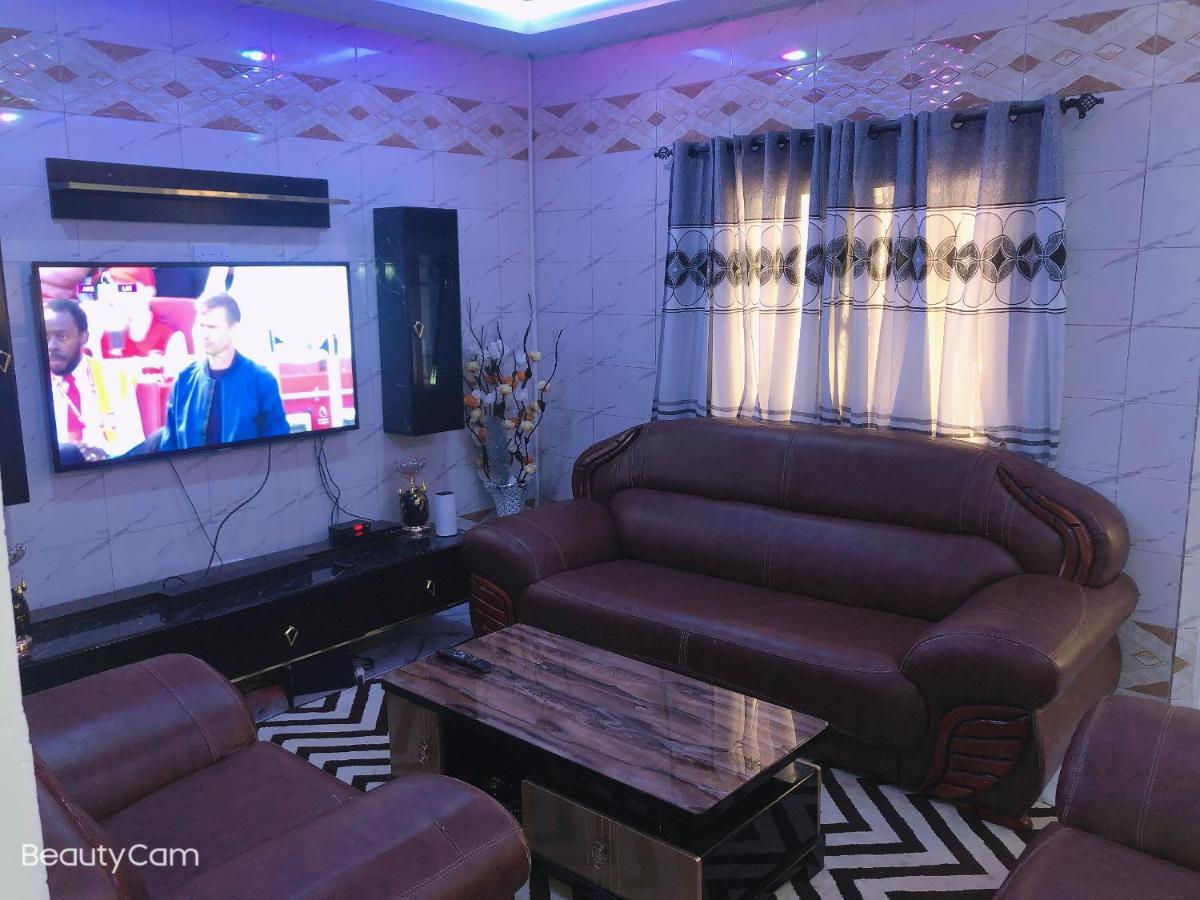Awamuulamin Manneh Guest House Abuko Buitenkant foto