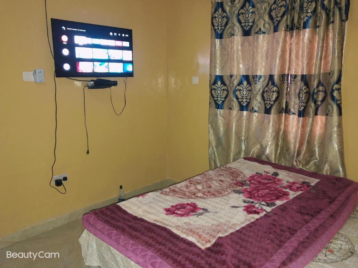 Awamuulamin Manneh Guest House Abuko Buitenkant foto