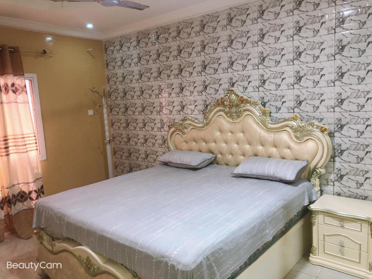 Awamuulamin Manneh Guest House Abuko Buitenkant foto
