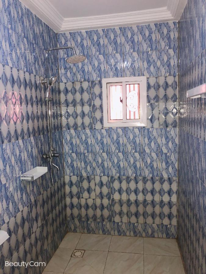 Awamuulamin Manneh Guest House Abuko Buitenkant foto