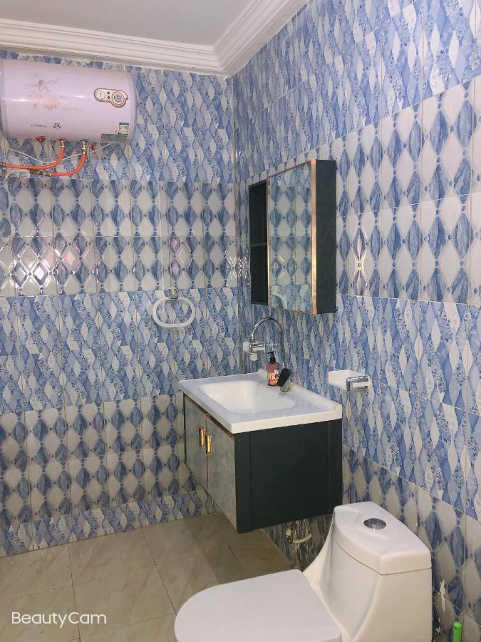 Awamuulamin Manneh Guest House Abuko Buitenkant foto