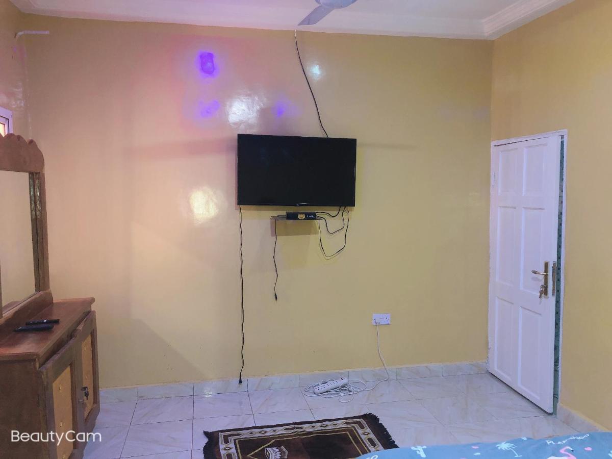 Awamuulamin Manneh Guest House Abuko Buitenkant foto