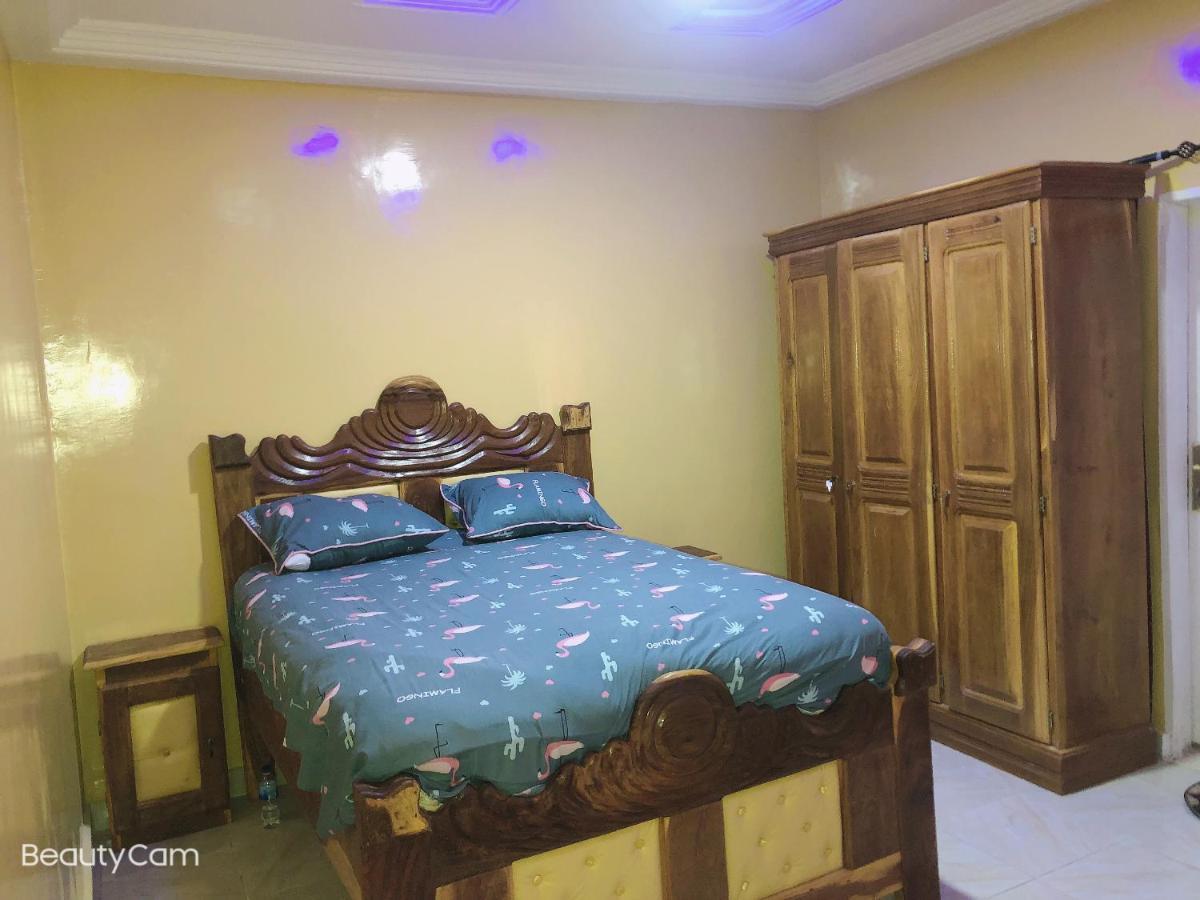 Awamuulamin Manneh Guest House Abuko Buitenkant foto