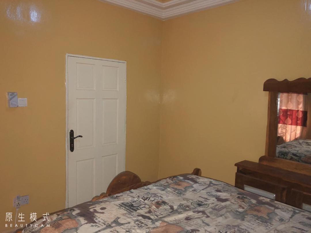 Awamuulamin Manneh Guest House Abuko Buitenkant foto