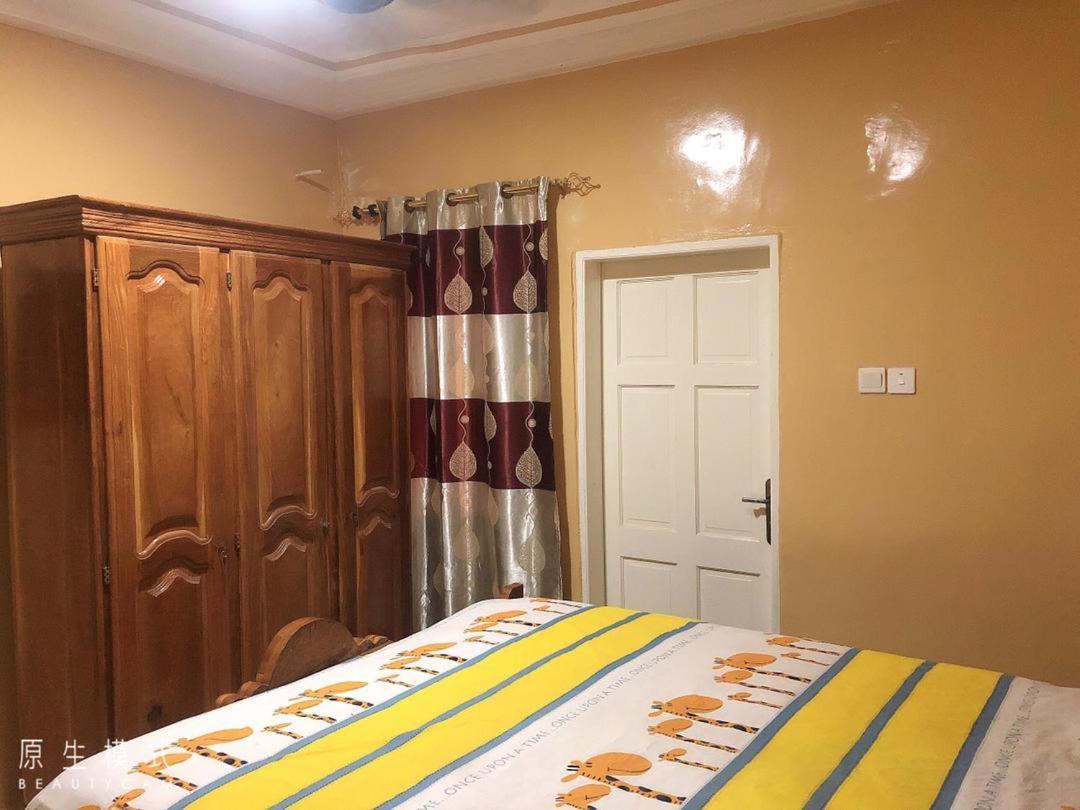 Awamuulamin Manneh Guest House Abuko Buitenkant foto