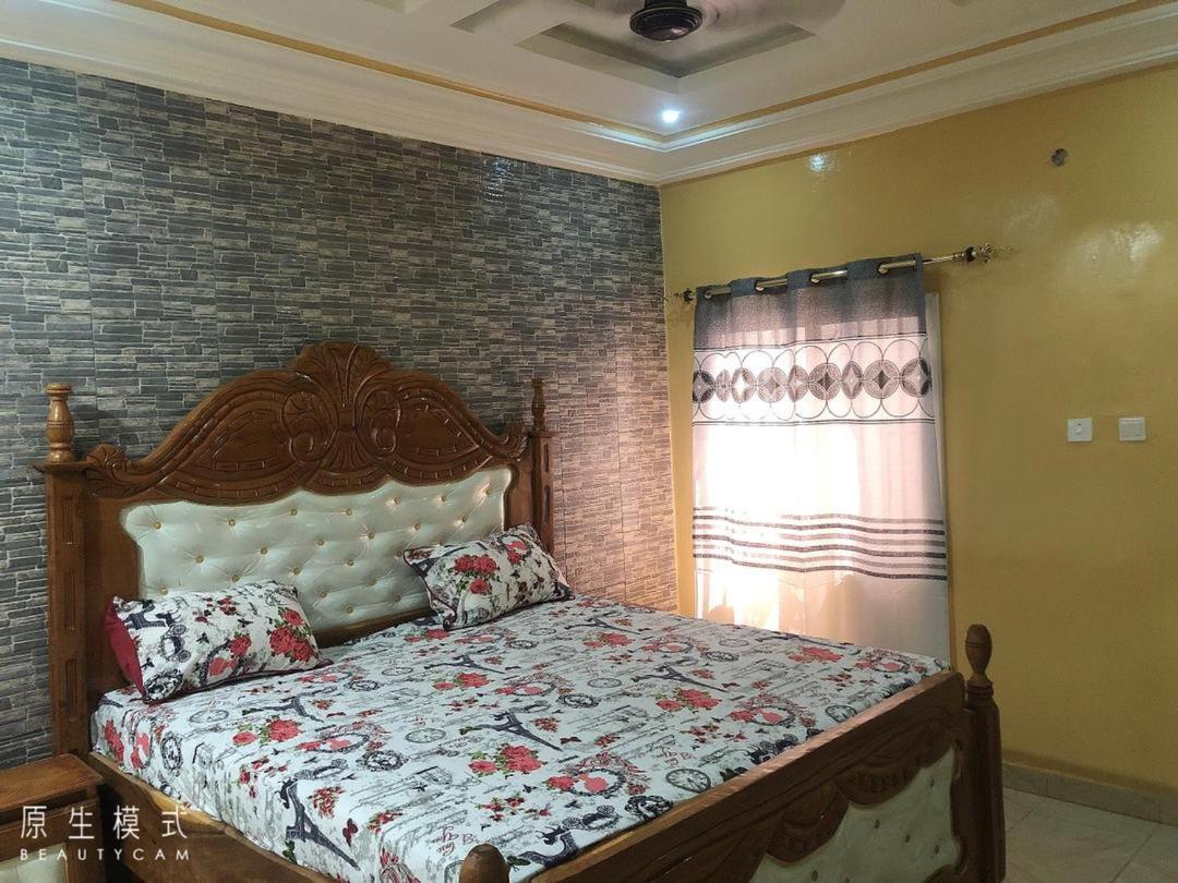 Awamuulamin Manneh Guest House Abuko Buitenkant foto