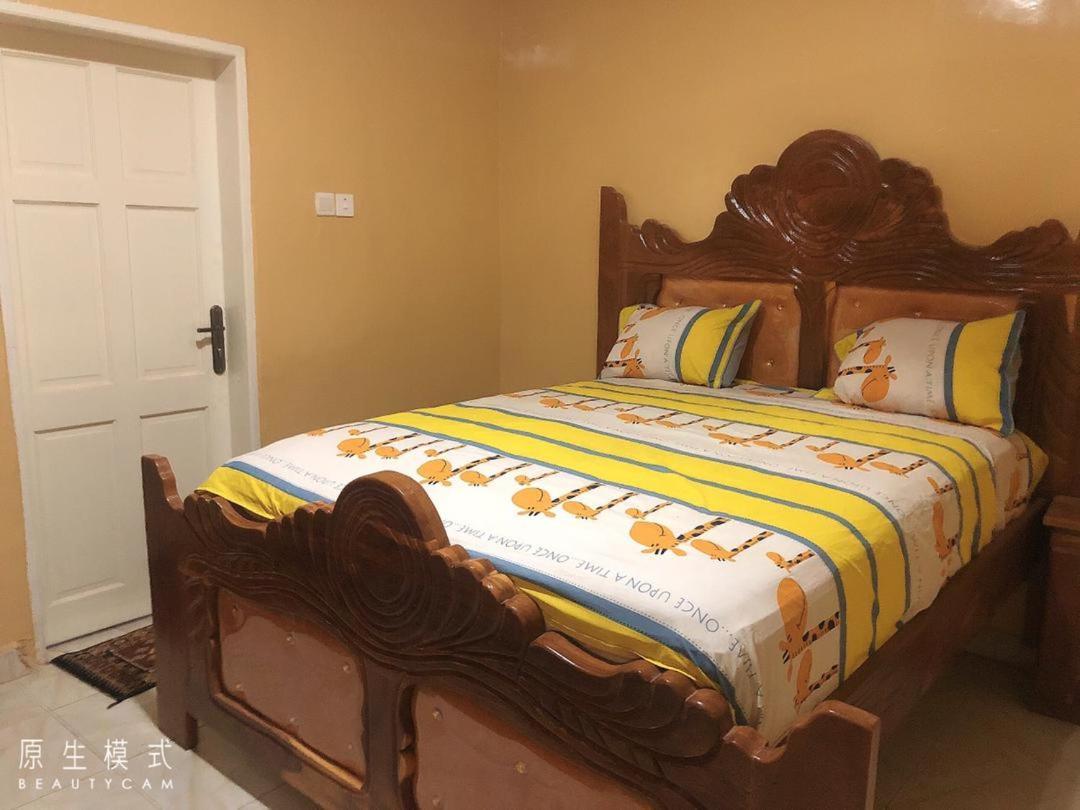 Awamuulamin Manneh Guest House Abuko Buitenkant foto