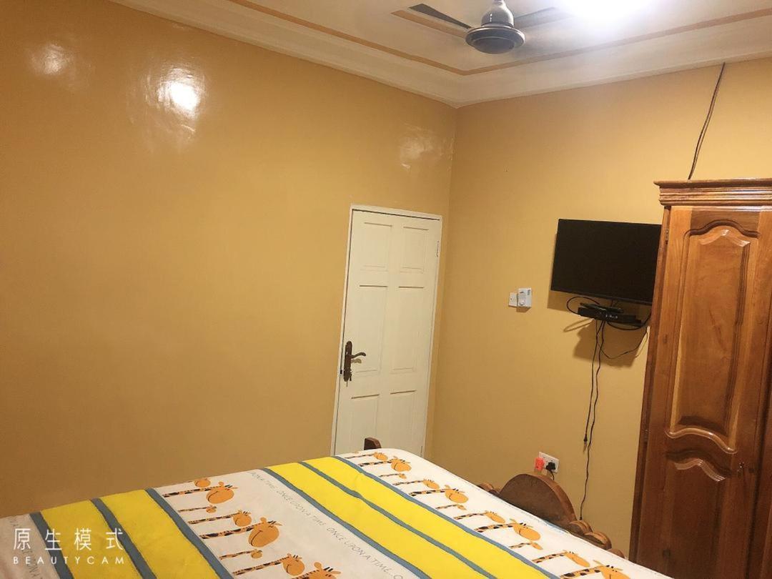 Awamuulamin Manneh Guest House Abuko Buitenkant foto
