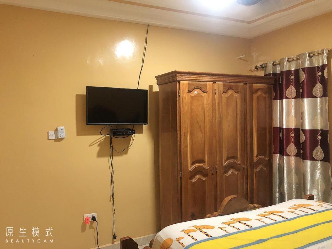 Awamuulamin Manneh Guest House Abuko Buitenkant foto