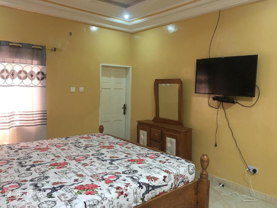 Awamuulamin Manneh Guest House Abuko Buitenkant foto